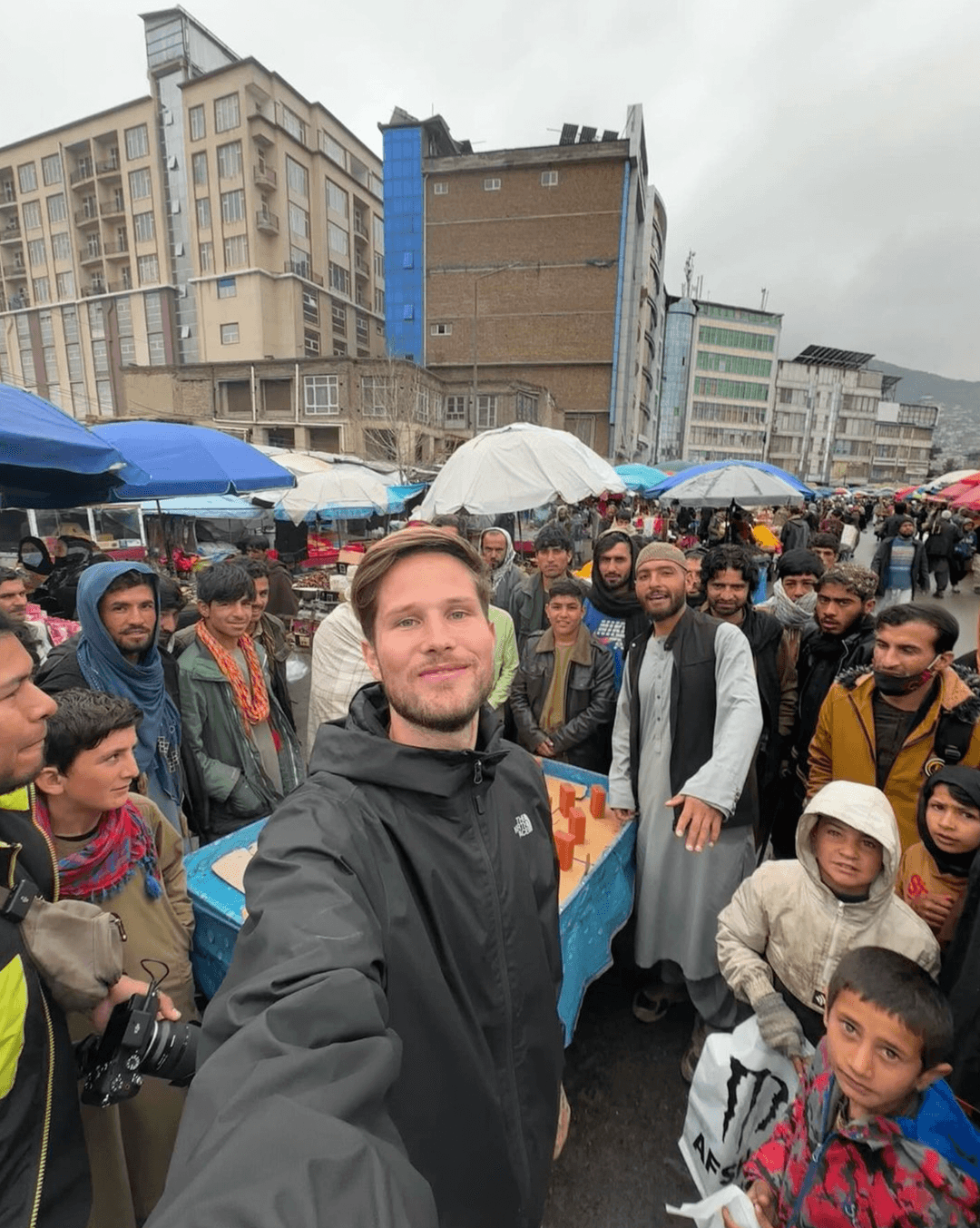 Image of Jesper in peru taking a selfie with a llama